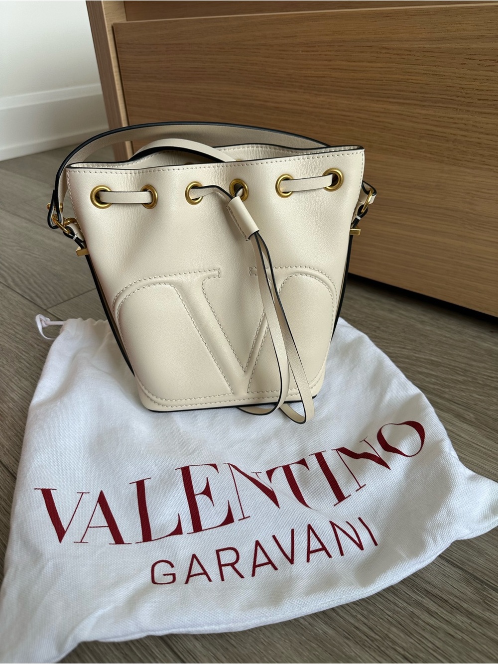 Valentino Garavani VLogo Leather Bucket Bag - Ivory